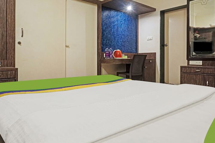 Room 25 of 42