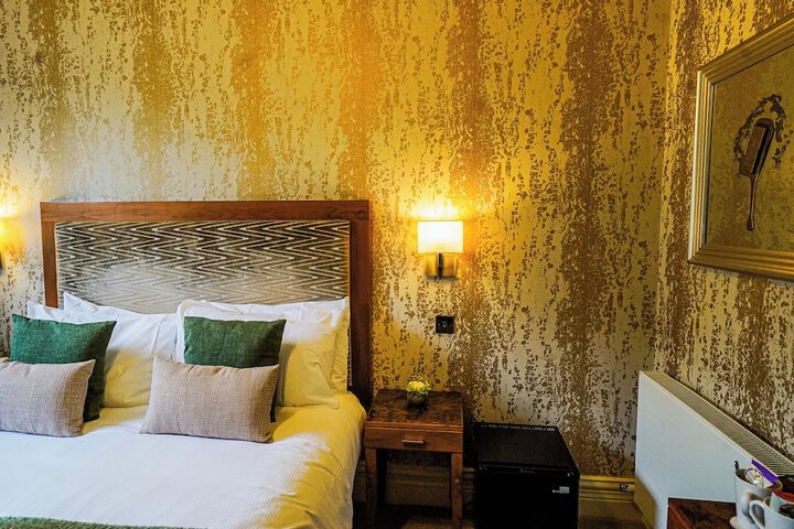Room 54 of 242