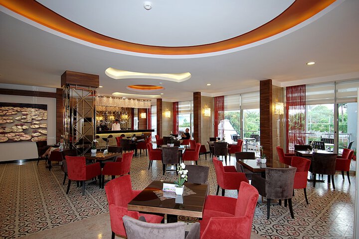 Lounge 47 of 71