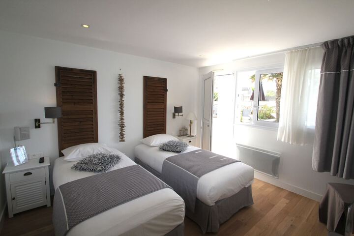 Room 4 of 75