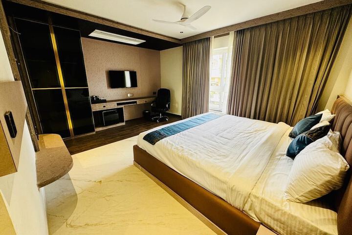 Room 2 of 30
