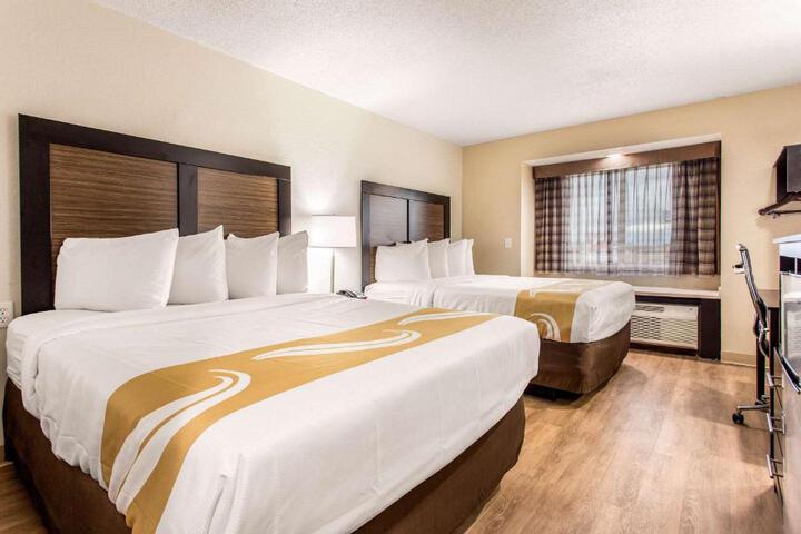 2 Queen Beds (4 of 15)