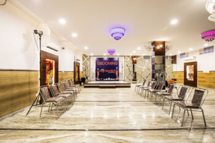 Ballroom/Hall 2 of 25