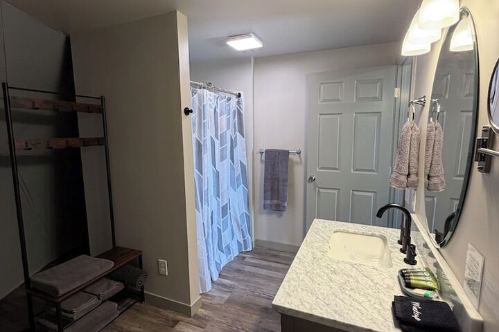Room 122 of 163