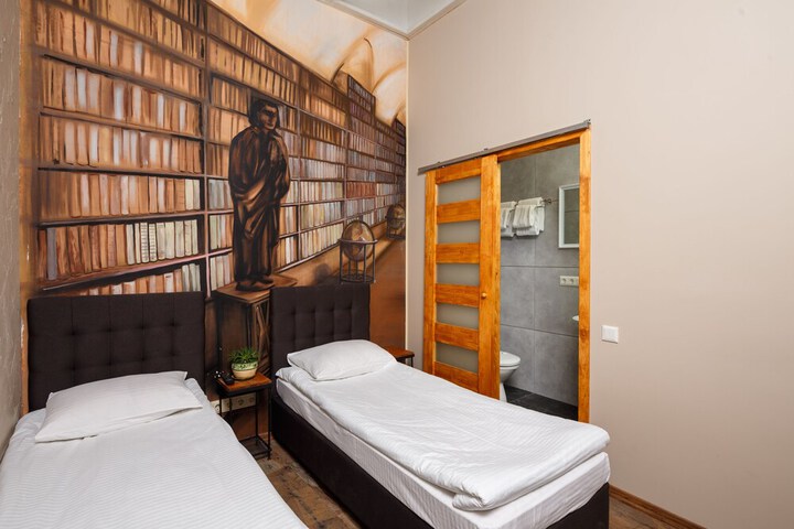 Room 8 of 29