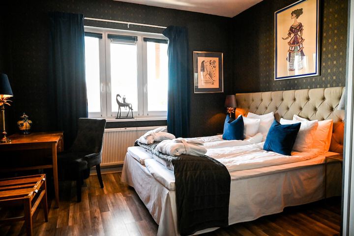 Room 6 of 32