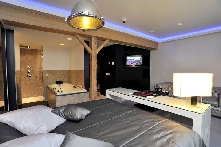 Room 41 of 106