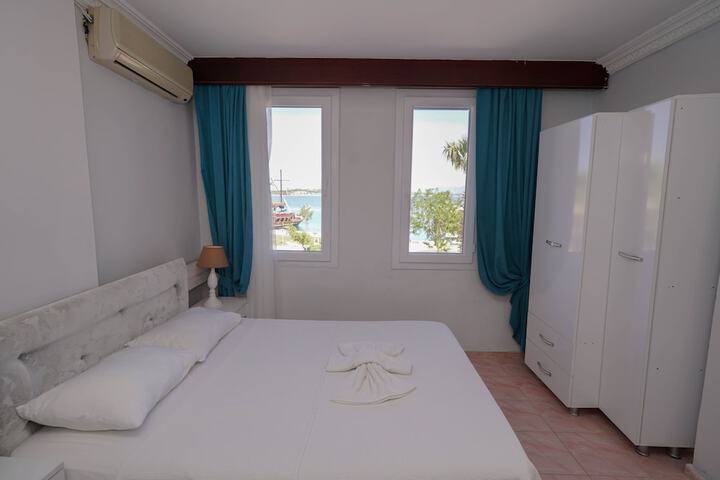 Room 7 of 27