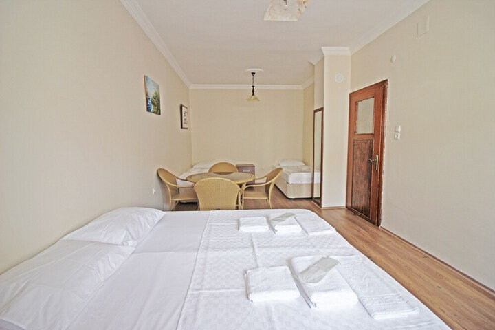 Room 6 of 35