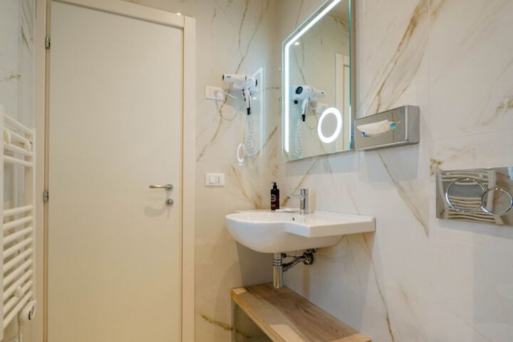 Room 42 of 71