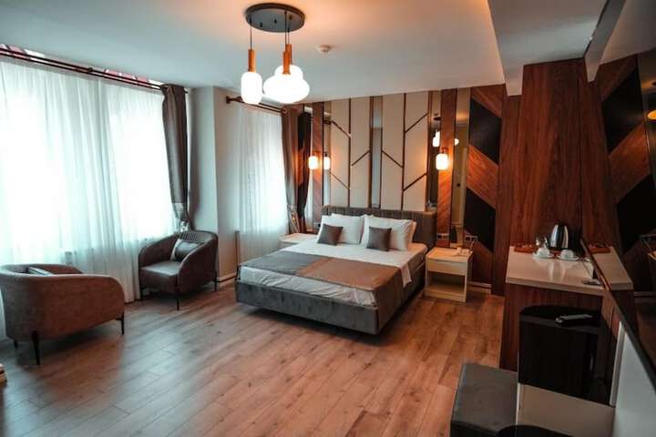 Room 12 of 26