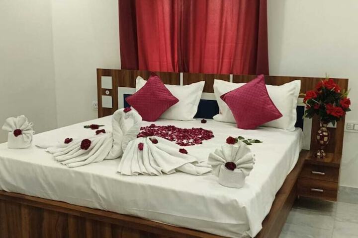 Room 4 of 25