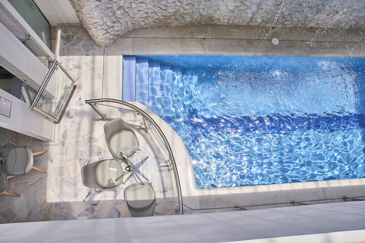 Pool 24 of 30