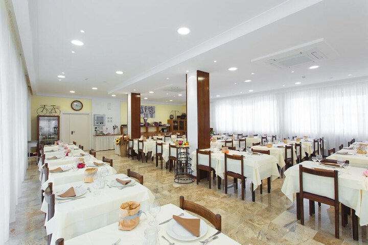 Dining 20 of 57