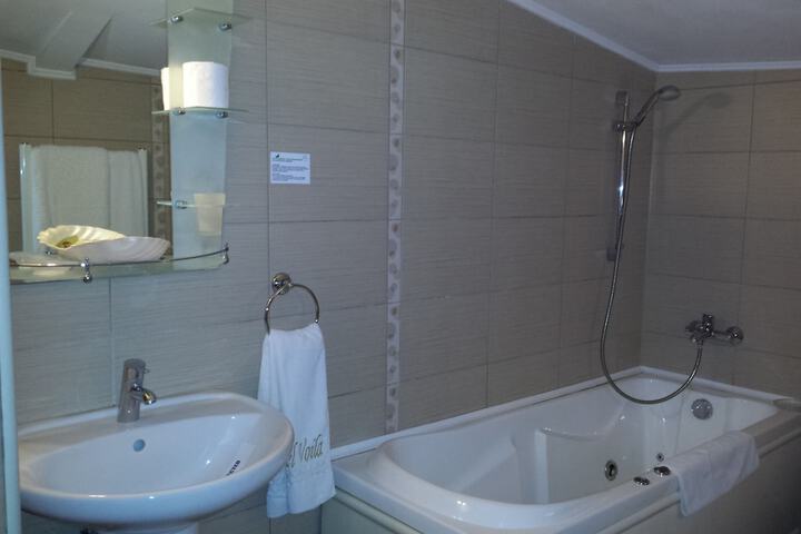 Room 21 of 39