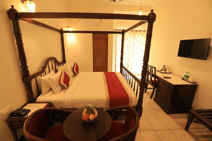 Room 2 of 40