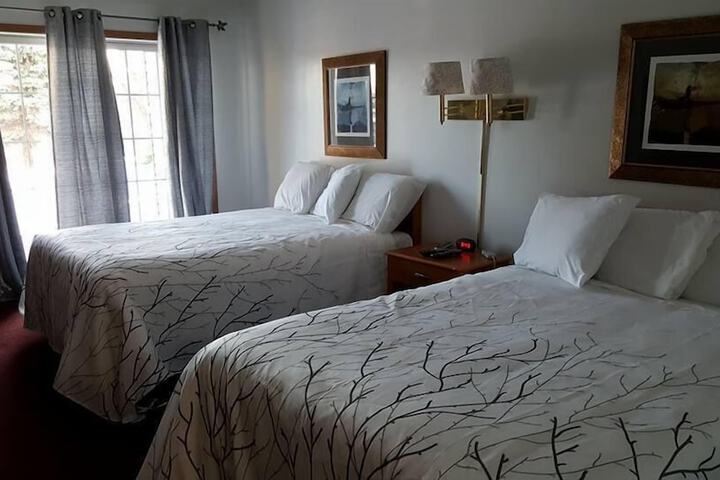 Comfort 2 Queen Beds (3 of 16)
