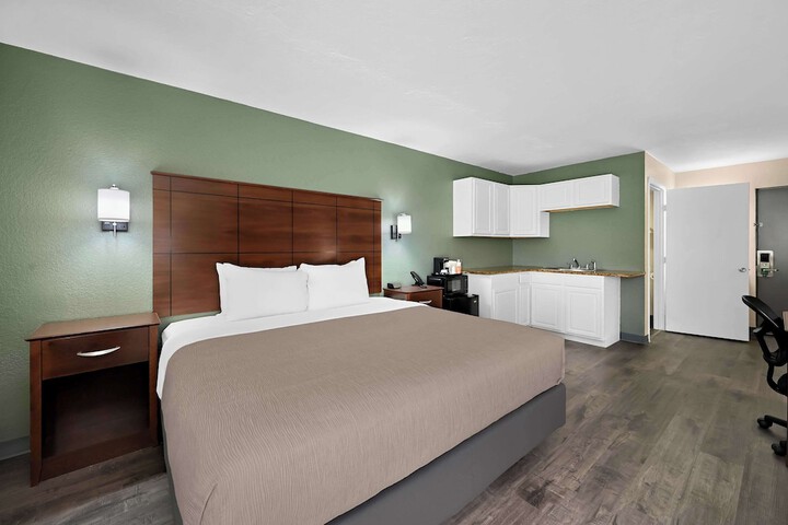 1 King Bed (14 of 14)
