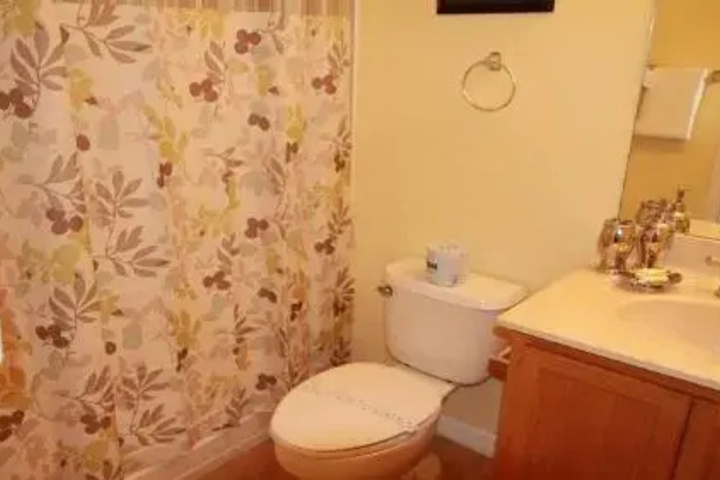 Room 4 of 10