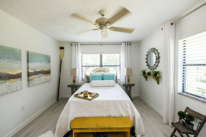 Room 4 of 10