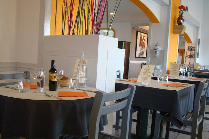 Dining 41 of 65