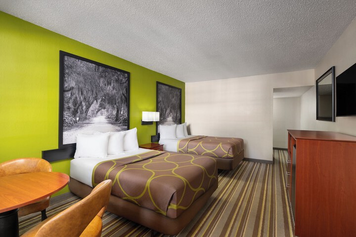 Hotel Exterior 66 of 72