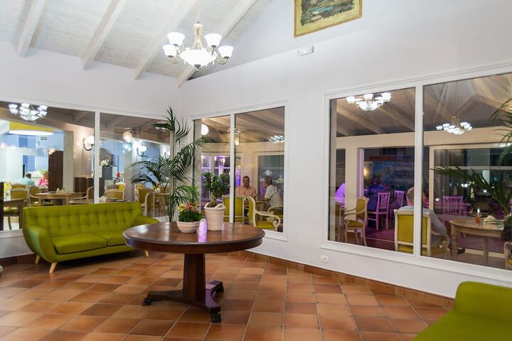Entrance & Lobby