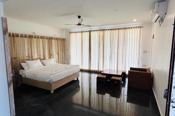Room 8 of 40