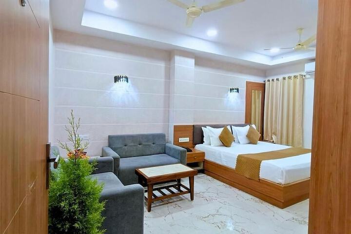 Room 15 of 74