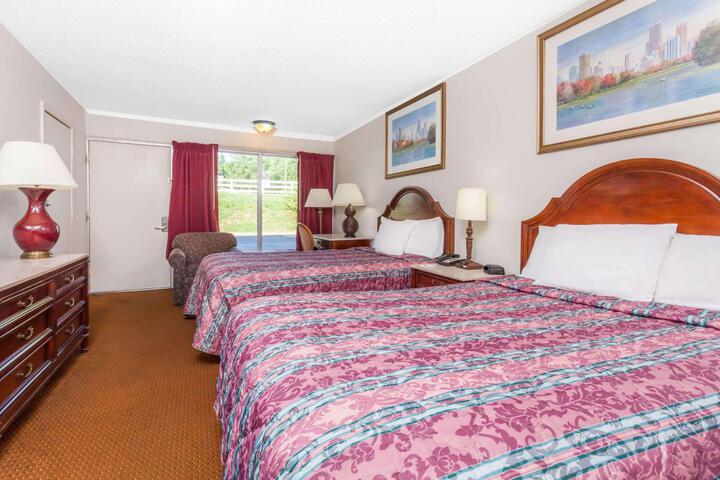 2 Double Beds (6 of 8)