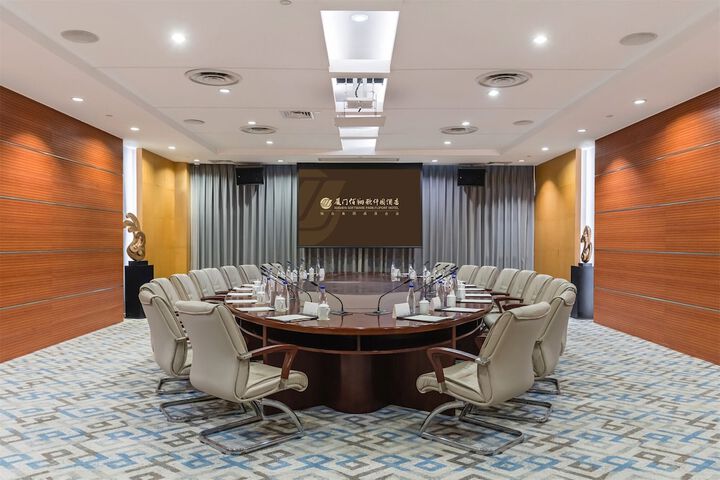 Ballroom/Hall 65 of 82