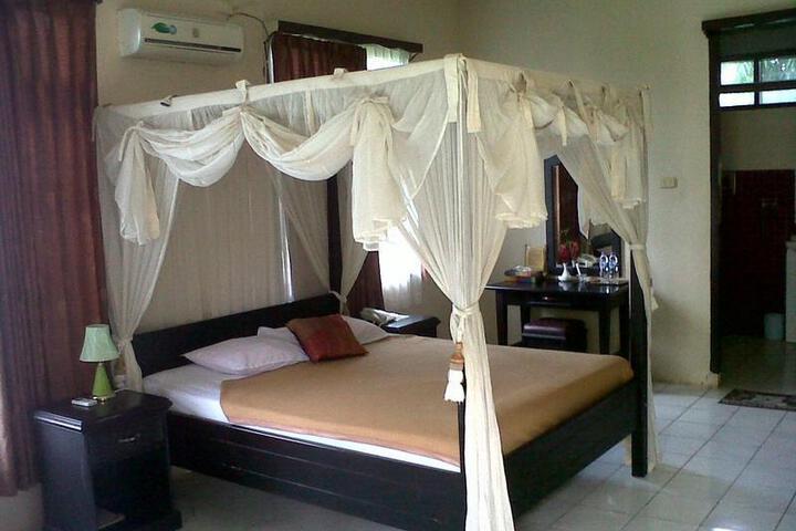 Room 4 of 6