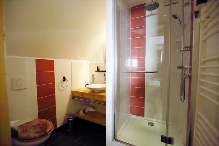 Room 27 of 60