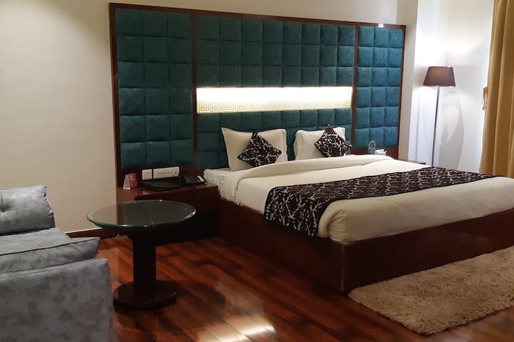 Room 9 of 23