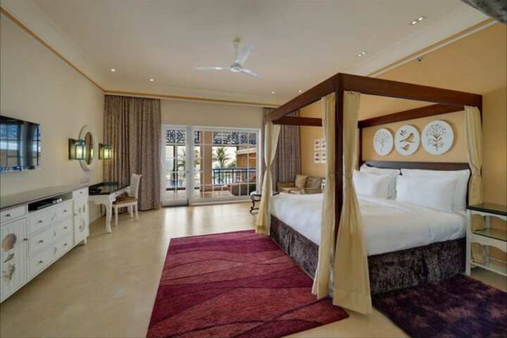 Room 4 of 124