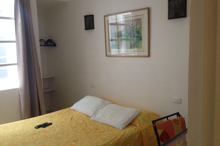 Room 10 of 26