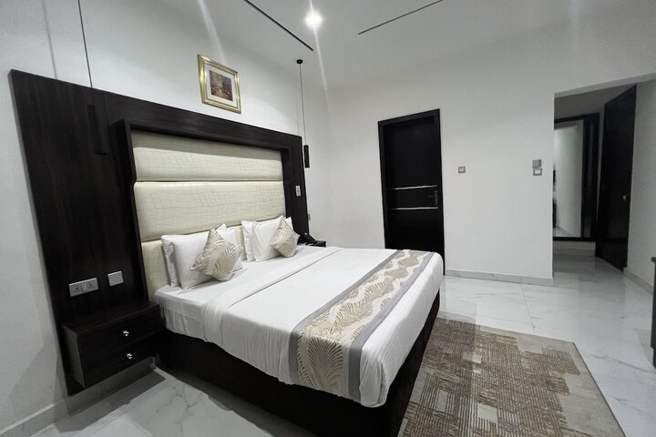 Room 47 of 100