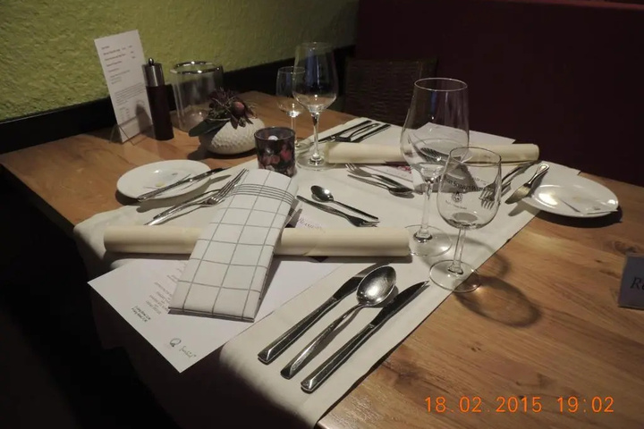 Dining 12 of 16