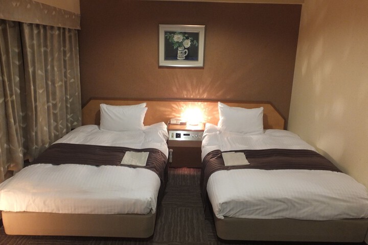 Room 9 of 35