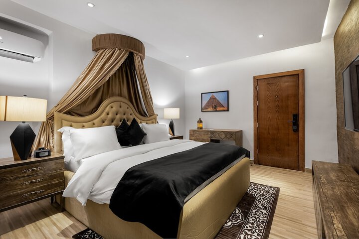 Room 11 of 25