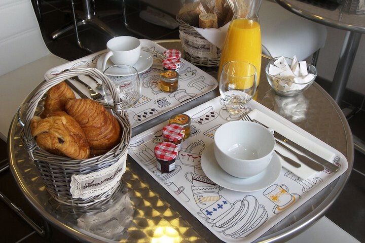 Breakfast/Coffee Service 24 of 43