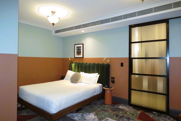 Room 46 of 75
