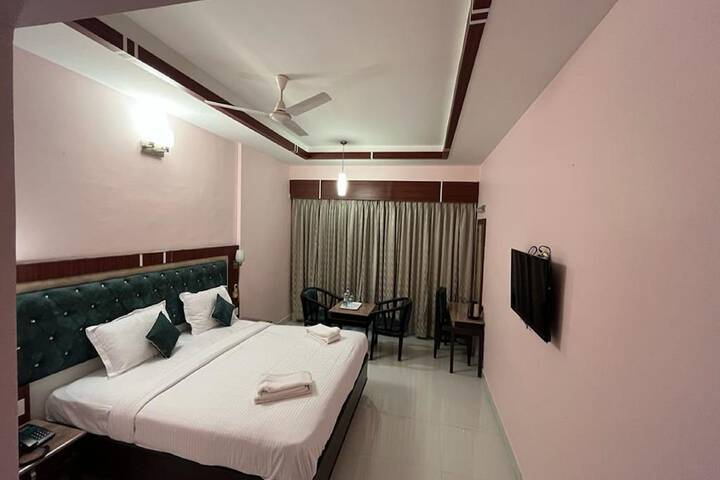 Room 5 of 18