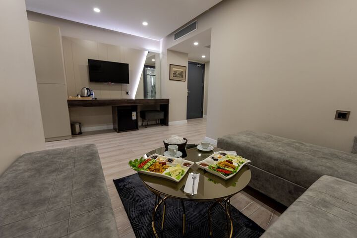Room 10 of 48