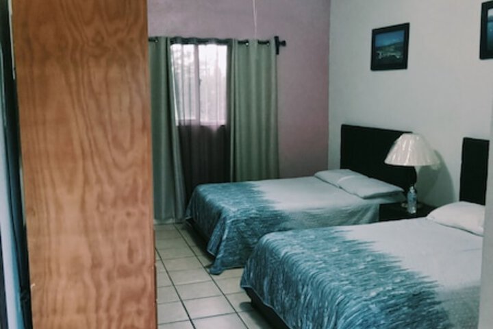 Room 4 of 104
