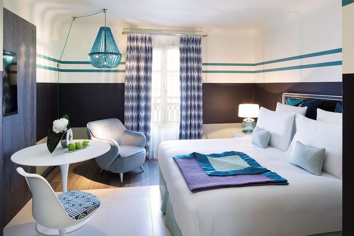 Room 4 of 108
