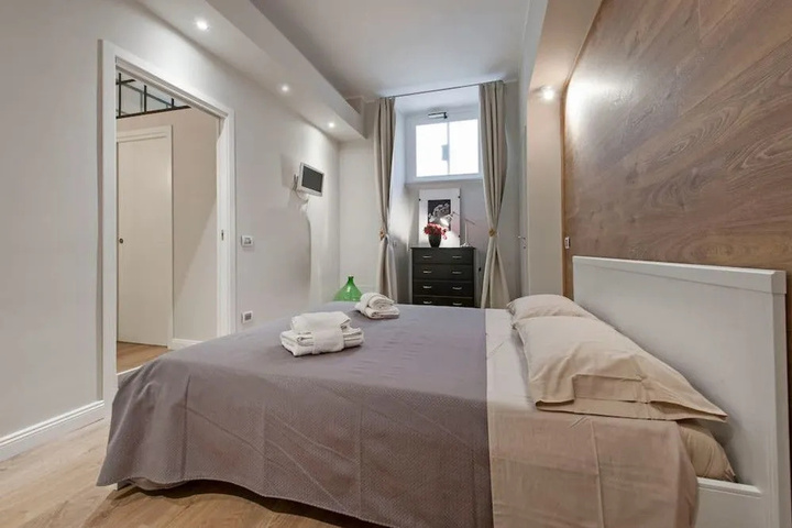 Room 4 of 12
