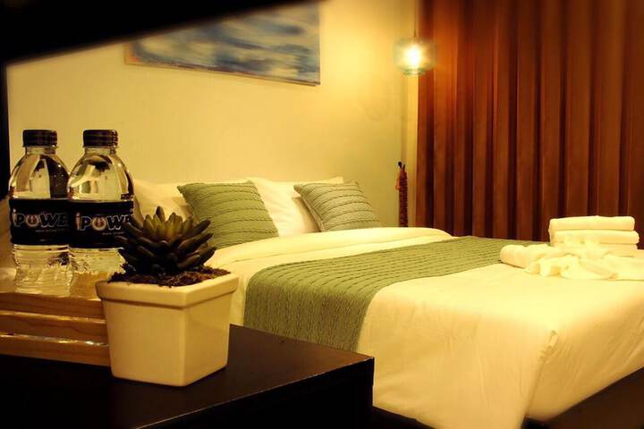 Room 4 of 18
