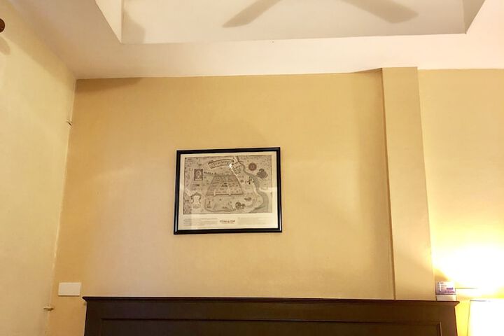Room 10 of 29
