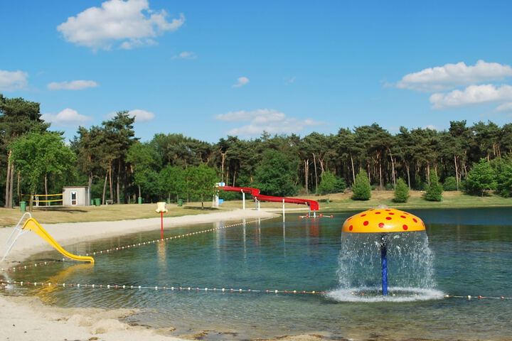 Well-furnished Holiday Home Nearby a Recreational Lake